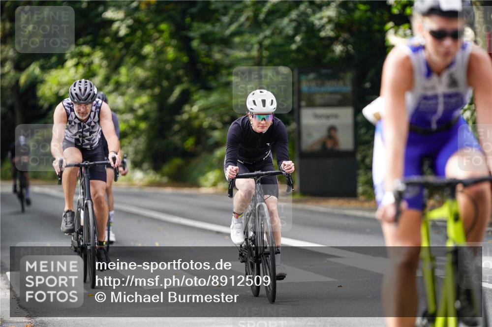 14.09.2025 - Stadtparktriathlon Michael Burmester http://msf.ph/oto/8912509 14.09.2025 11:37:59 Radfahren 963, 987, 1033, 1064, 1080, 1102 meine-sportfotos.de