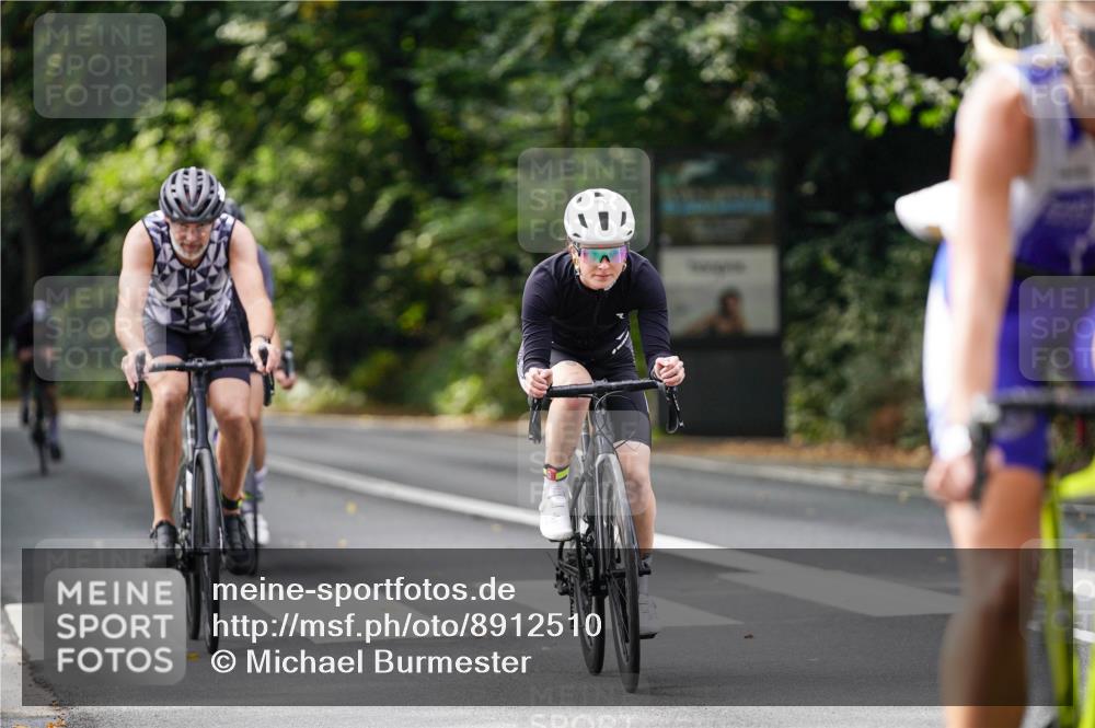 14.09.2025 - Stadtparktriathlon Michael Burmester http://msf.ph/oto/8912510 14.09.2025 11:37:59 Radfahren 963, 987, 1033, 1064, 1080, 1102 meine-sportfotos.de