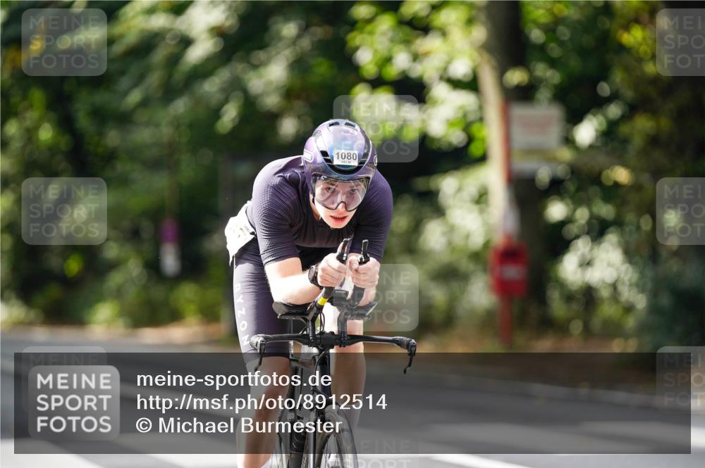 14.09.2025 - Stadtparktriathlon Michael Burmester http://msf.ph/oto/8912514 14.09.2025 11:38:04 Radfahren 963, 987, 1033, 1064, 1080, 1102 meine-sportfotos.de