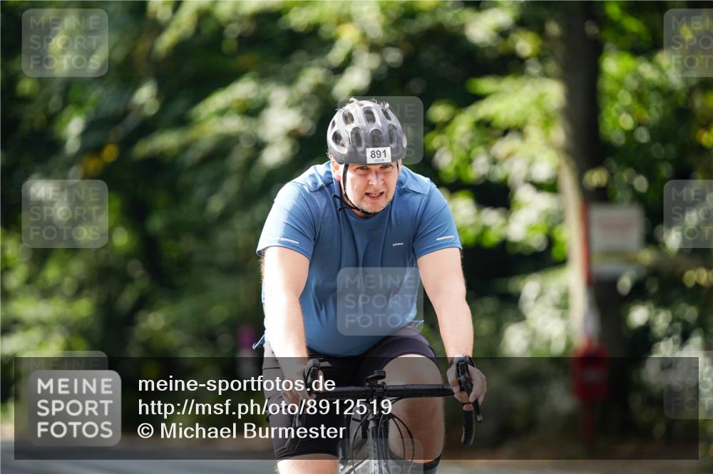 14.09.2025 - Stadtparktriathlon Michael Burmester http://msf.ph/oto/8912519 14.09.2025 11:38:15 Radfahren 891, 937, 1065 meine-sportfotos.de