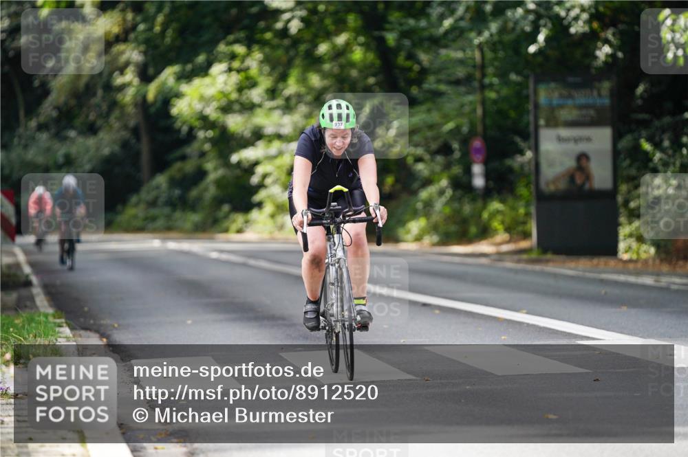 14.09.2025 - Stadtparktriathlon Michael Burmester http://msf.ph/oto/8912520 14.09.2025 11:38:20 Radfahren 891, 937, 939 meine-sportfotos.de