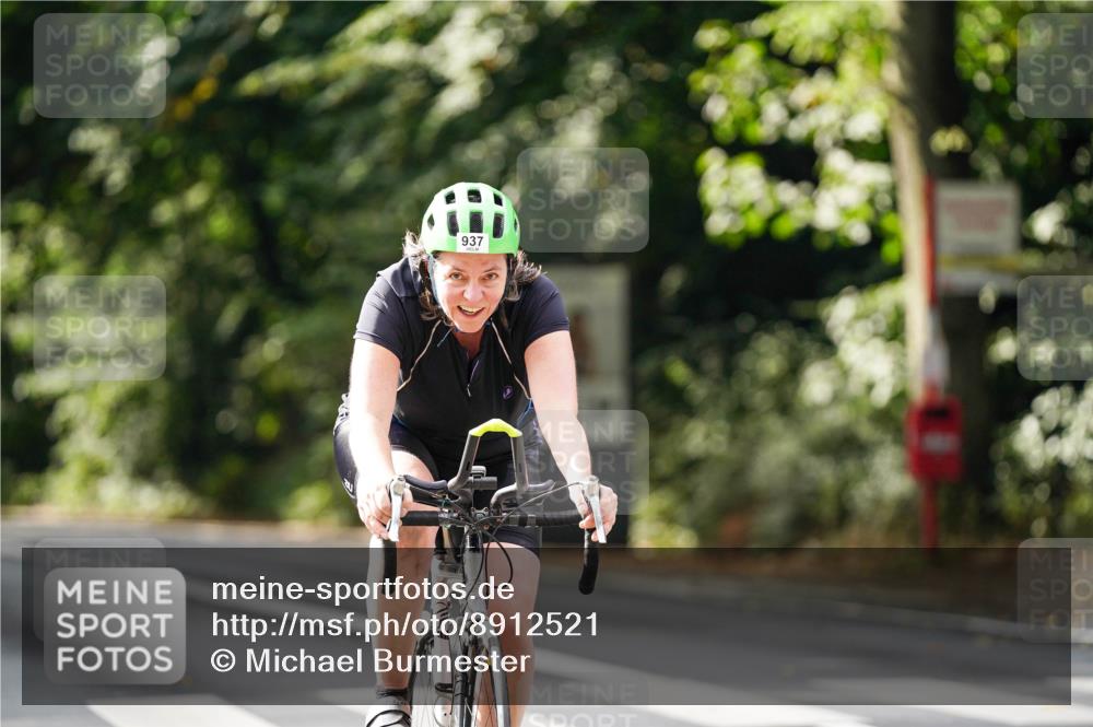 14.09.2025 - Stadtparktriathlon Michael Burmester http://msf.ph/oto/8912521 14.09.2025 11:38:21 Radfahren 937, 939 meine-sportfotos.de
