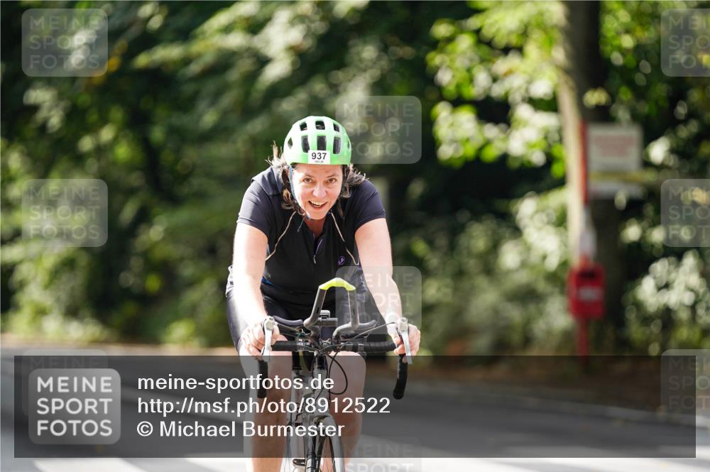 14.09.2025 - Stadtparktriathlon Michael Burmester http://msf.ph/oto/8912522 14.09.2025 11:38:21 Radfahren 937, 939 meine-sportfotos.de