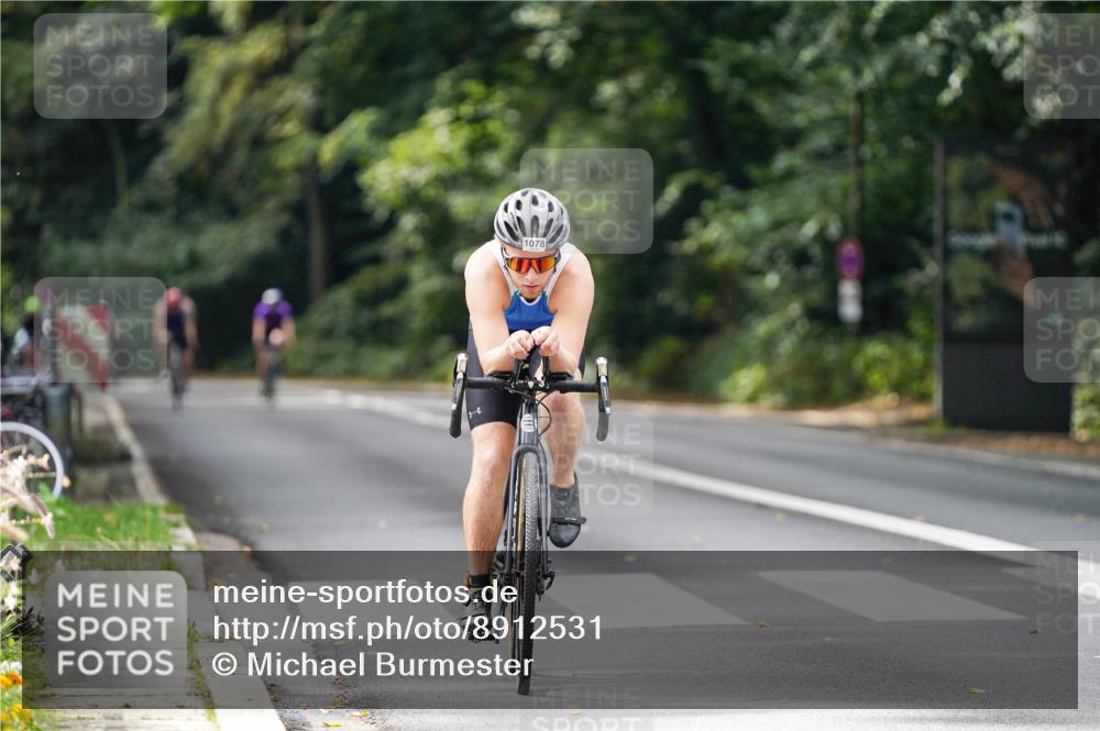 14.09.2025 - Stadtparktriathlon Michael Burmester http://msf.ph/oto/8912531 14.09.2025 11:38:35 Radfahren 828, 955, 1078 meine-sportfotos.de