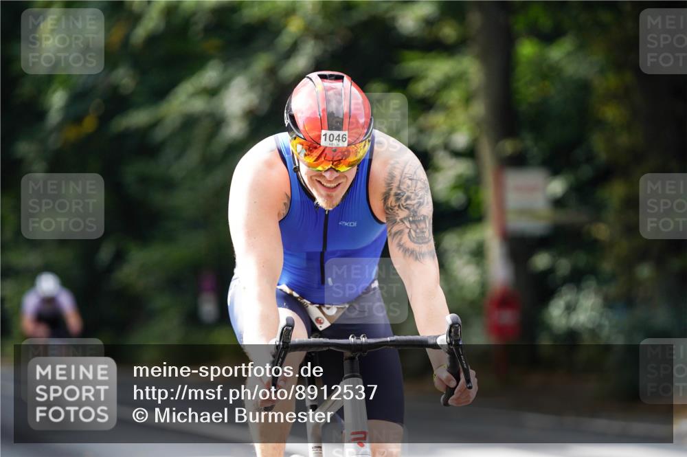 14.09.2025 - Stadtparktriathlon Michael Burmester http://msf.ph/oto/8912537 14.09.2025 11:38:44 Radfahren 855, 943, 1046, 1047 meine-sportfotos.de