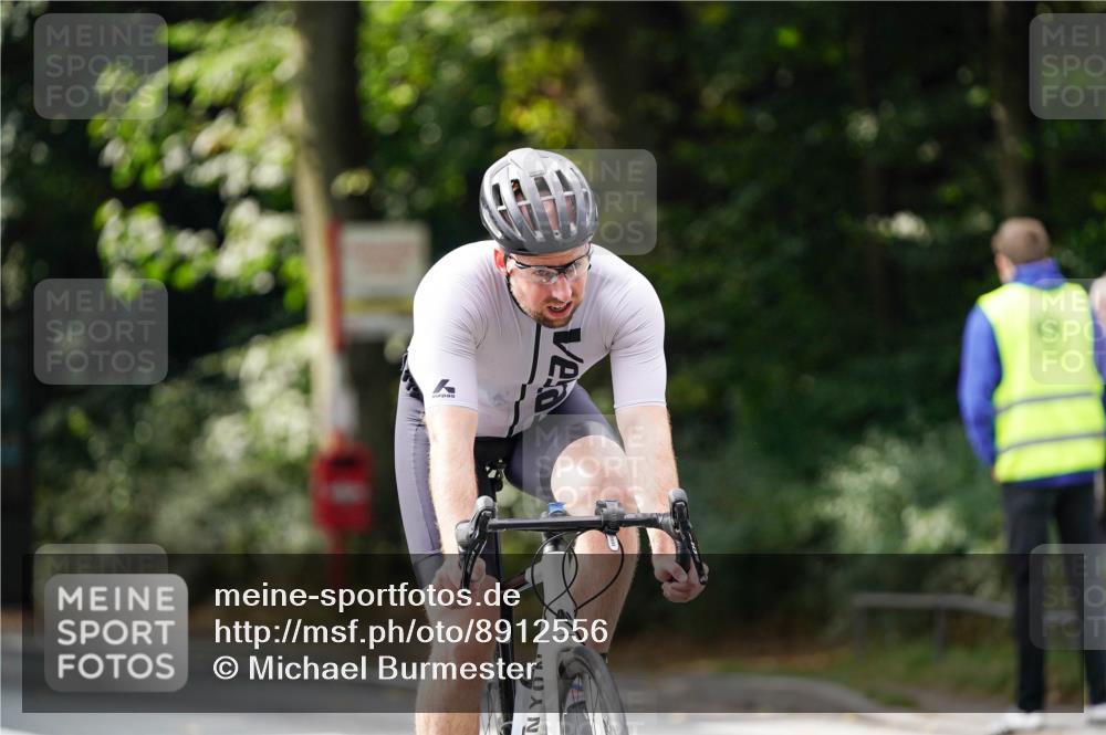 14.09.2025 - Stadtparktriathlon Michael Burmester http://msf.ph/oto/8912556 14.09.2025 11:39:11 Radfahren 949, 952, 1014, 1062, 1091 meine-sportfotos.de