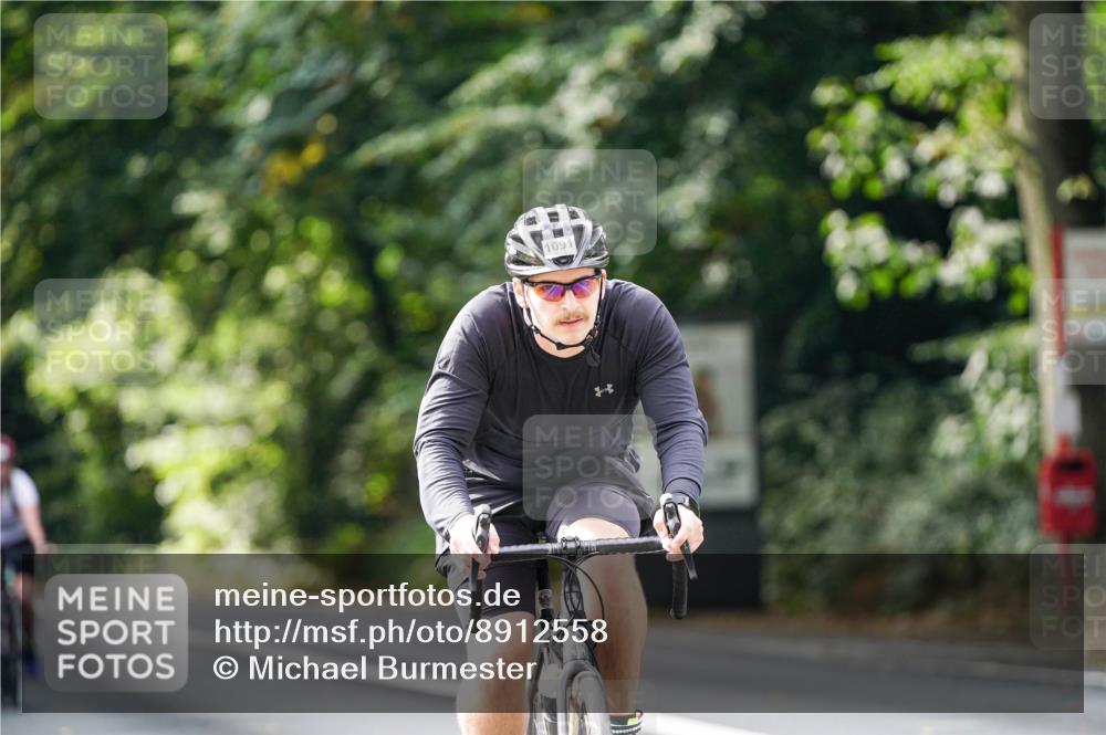 14.09.2025 - Stadtparktriathlon Michael Burmester http://msf.ph/oto/8912558 14.09.2025 11:39:17 Radfahren 927, 1062, 1087, 1091 meine-sportfotos.de