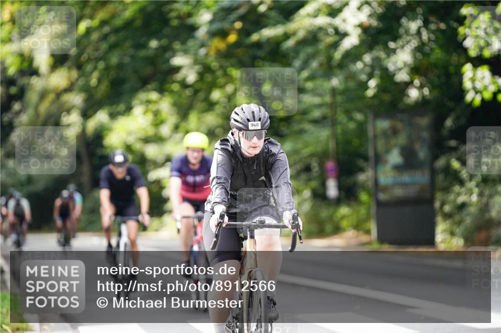 14.09.2025 - Stadtparktriathlon Michael Burmester http://msf.ph/oto/8912566 14.09.2025 11:39:25 Radfahren 927, 940, 960, 1031, 1058, 1073, 1087, 1110 meine-sportfotos.de