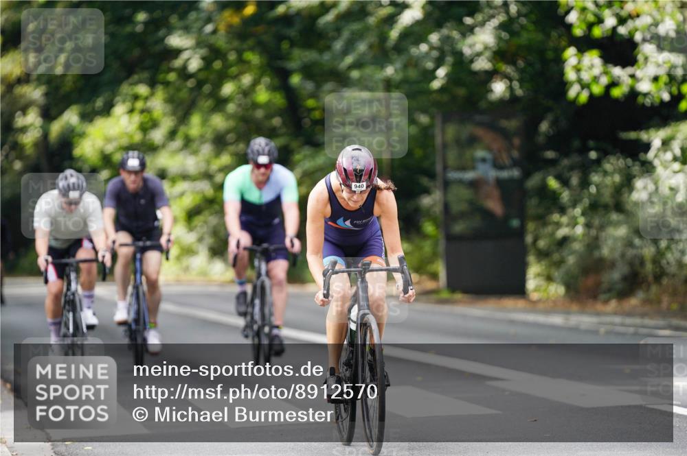14.09.2025 - Stadtparktriathlon Michael Burmester http://msf.ph/oto/8912570 14.09.2025 11:39:30 Radfahren 940, 960, 1031, 1058, 1073, 1087, 1088, 1110 meine-sportfotos.de