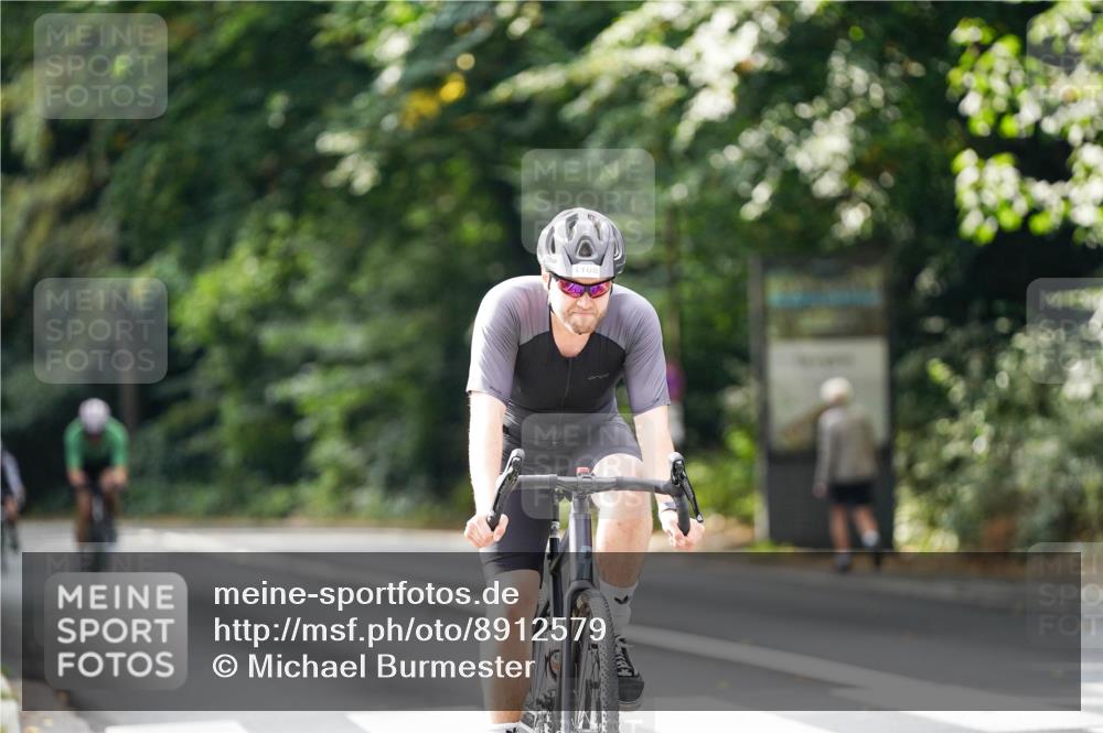 14.09.2025 - Stadtparktriathlon Michael Burmester http://msf.ph/oto/8912579 14.09.2025 11:39:44 Radfahren 964, 1063, 1095, 1108, 1120 meine-sportfotos.de