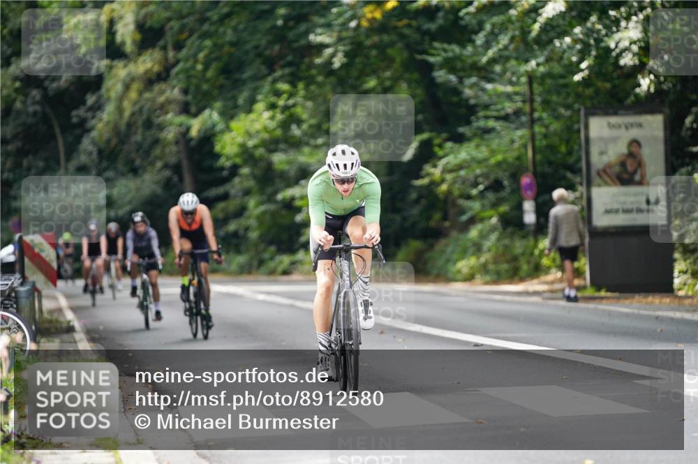14.09.2025 - Stadtparktriathlon Michael Burmester http://msf.ph/oto/8912580 14.09.2025 11:39:46 Radfahren 964, 1063, 1067, 1095, 1108, 1120 meine-sportfotos.de