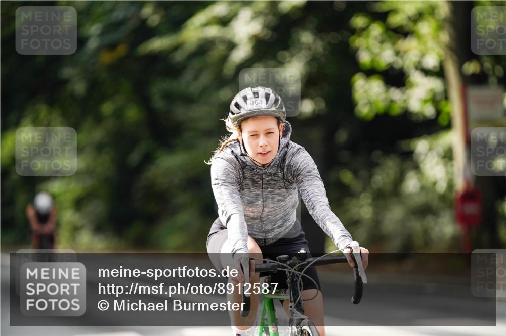 14.09.2025 - Stadtparktriathlon Michael Burmester http://msf.ph/oto/8912587 14.09.2025 11:39:51 Radfahren 929, 957, 964, 1056, 1060, 1063, 1067, 1095 meine-sportfotos.de