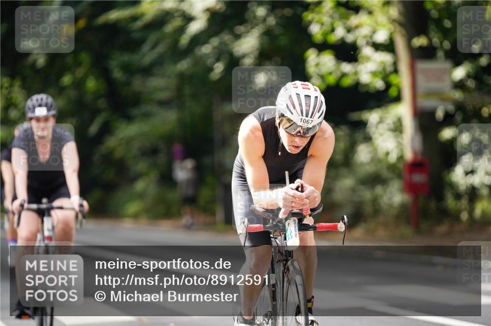 14.09.2025 - Stadtparktriathlon Michael Burmester http://msf.ph/oto/8912591 14.09.2025 11:39:54 Radfahren 929, 945, 957, 964, 1056, 1060, 1067, 1095 meine-sportfotos.de
