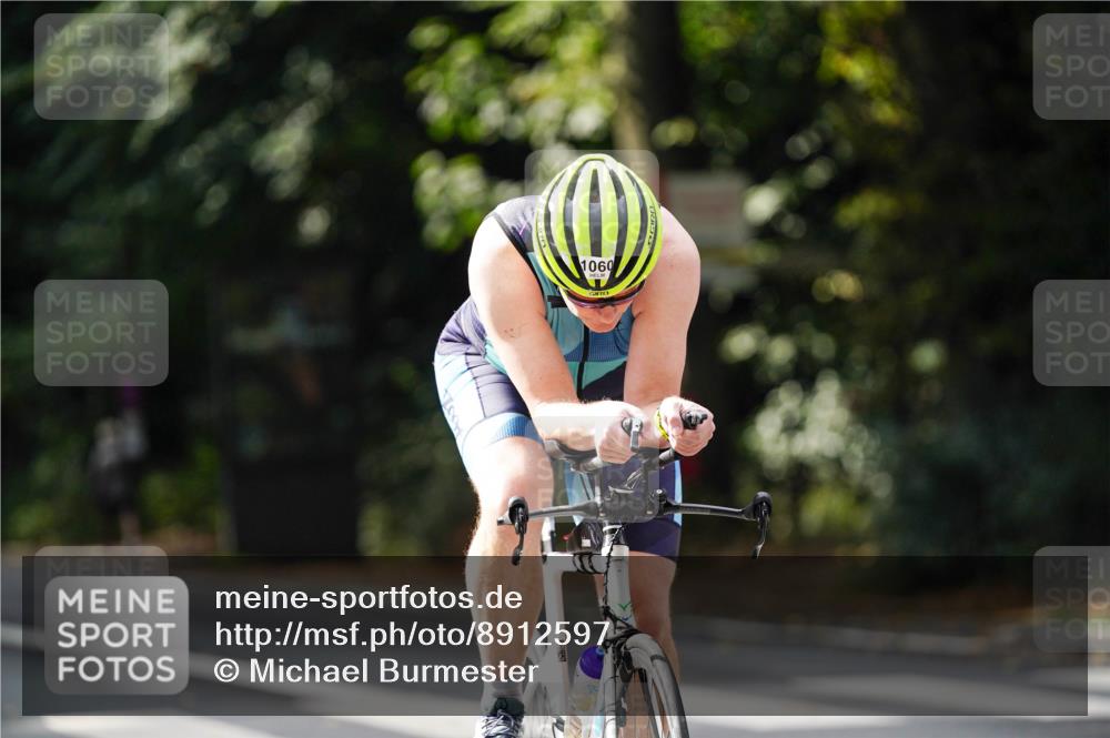 14.09.2025 - Stadtparktriathlon Michael Burmester http://msf.ph/oto/8912597 14.09.2025 11:39:58 Radfahren 822, 929, 945, 957, 1056, 1060, 1067 meine-sportfotos.de
