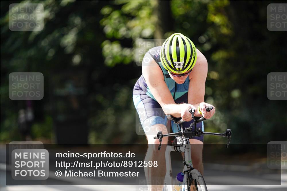 14.09.2025 - Stadtparktriathlon Michael Burmester http://msf.ph/oto/8912598 14.09.2025 11:39:58 Radfahren 822, 929, 945, 957, 1056, 1060, 1067 meine-sportfotos.de