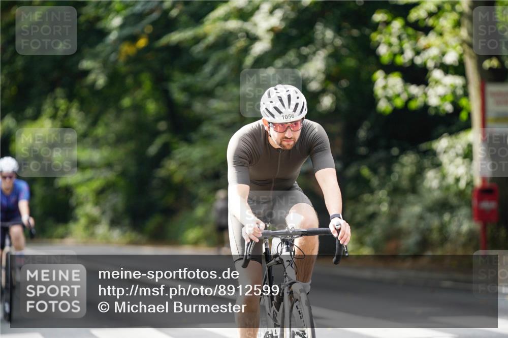 14.09.2025 - Stadtparktriathlon Michael Burmester http://msf.ph/oto/8912599 14.09.2025 11:39:59 Radfahren 822, 929, 945, 957, 1053, 1056, 1060, 1067 meine-sportfotos.de