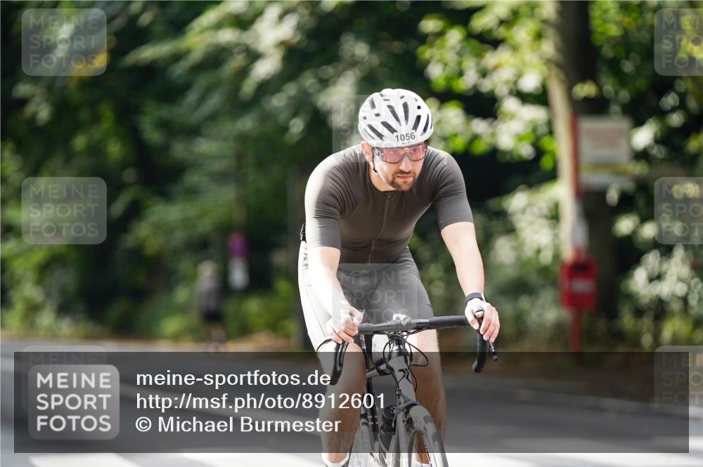 14.09.2025 - Stadtparktriathlon Michael Burmester http://msf.ph/oto/8912601 14.09.2025 11:39:59 Radfahren 822, 929, 945, 957, 1053, 1056, 1060, 1067 meine-sportfotos.de
