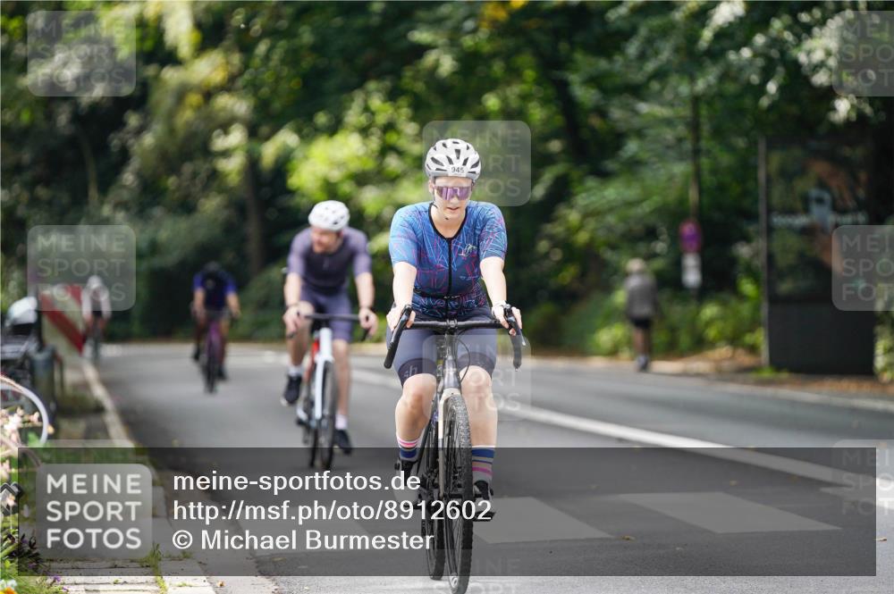 14.09.2025 - Stadtparktriathlon Michael Burmester http://msf.ph/oto/8912602 14.09.2025 11:40:01 Radfahren 822, 929, 945, 957, 1053, 1056, 1060 meine-sportfotos.de