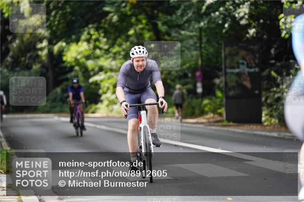 14.09.2025 - Stadtparktriathlon Michael Burmester http://msf.ph/oto/8912605 14.09.2025 11:40:02 Radfahren 822, 929, 945, 1053, 1056, 1060 meine-sportfotos.de
