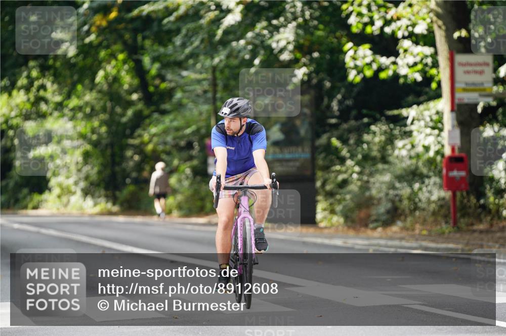 14.09.2025 - Stadtparktriathlon Michael Burmester http://msf.ph/oto/8912608 14.09.2025 11:40:06 Radfahren 822, 945, 1053 meine-sportfotos.de