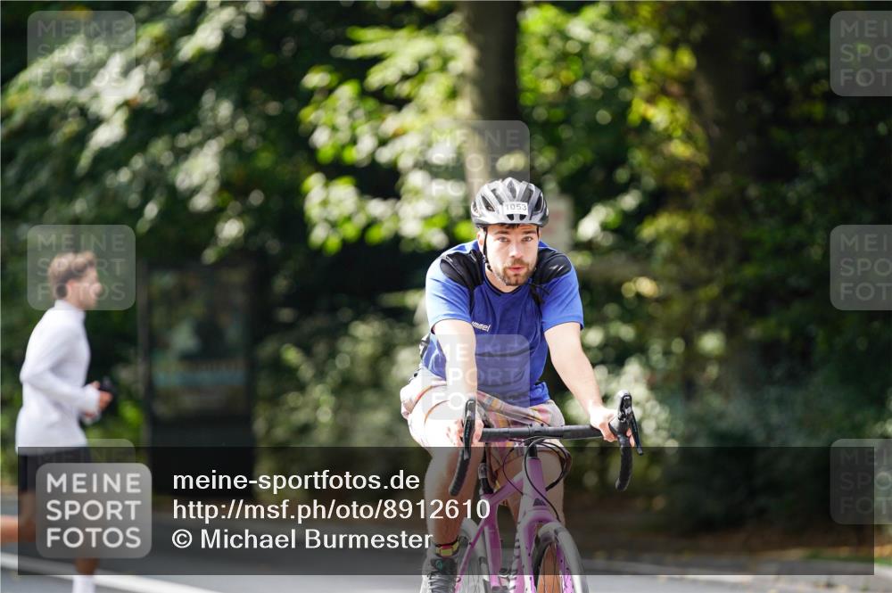 14.09.2025 - Stadtparktriathlon Michael Burmester http://msf.ph/oto/8912610 14.09.2025 11:40:07 Radfahren 822, 945, 1053 meine-sportfotos.de