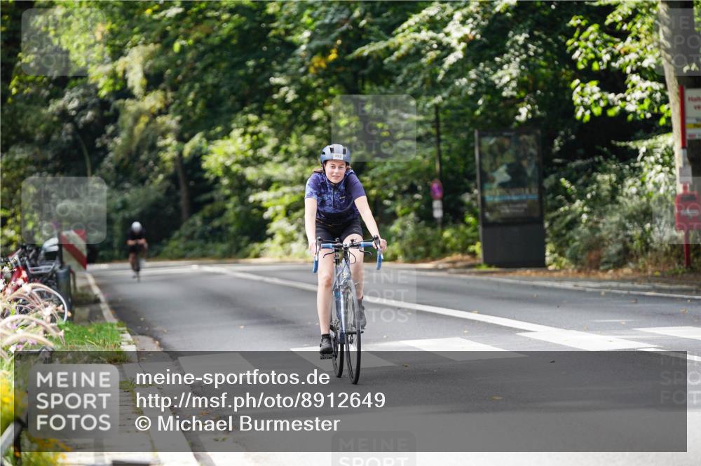 14.09.2025 - Stadtparktriathlon Michael Burmester http://msf.ph/oto/8912649 14.09.2025 11:41:03 Radfahren 992, 1022, 1071, 1098 meine-sportfotos.de