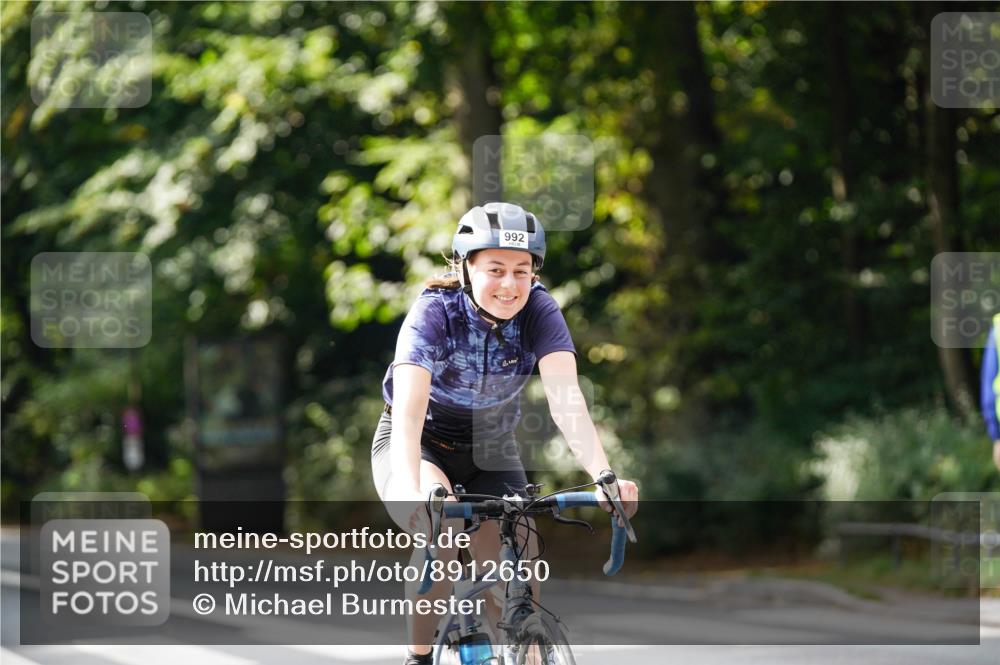 14.09.2025 - Stadtparktriathlon Michael Burmester http://msf.ph/oto/8912650 14.09.2025 11:41:04 Radfahren 992, 1022, 1098 meine-sportfotos.de