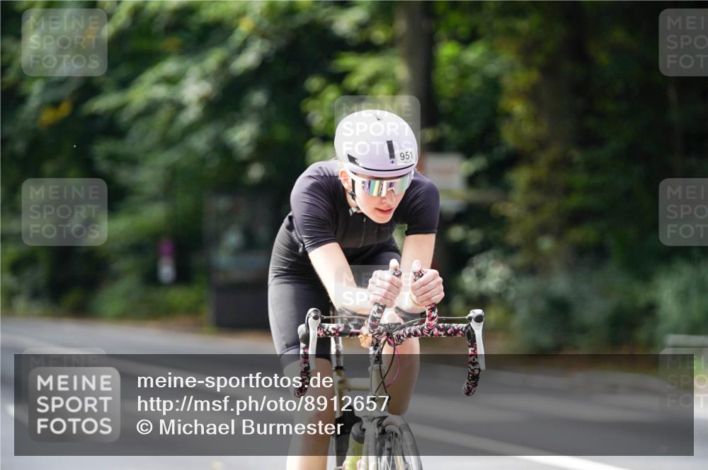 14.09.2025 - Stadtparktriathlon Michael Burmester http://msf.ph/oto/8912657 14.09.2025 11:41:18 Radfahren 951 meine-sportfotos.de