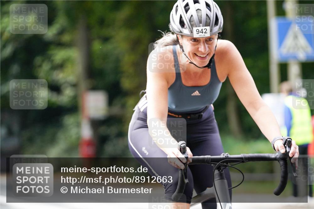 14.09.2025 - Stadtparktriathlon Michael Burmester http://msf.ph/oto/8912663 14.09.2025 11:41:30 Radfahren 930, 942, 986, 1035 meine-sportfotos.de
