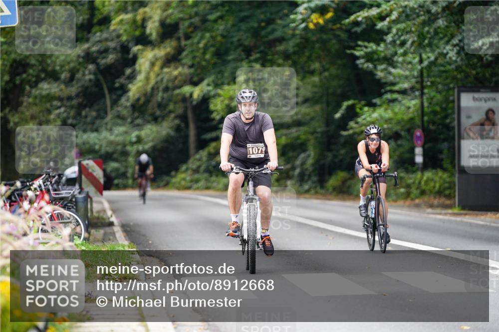 14.09.2025 - Stadtparktriathlon Michael Burmester http://msf.ph/oto/8912668 14.09.2025 11:41:37 Radfahren 930, 986, 1050, 1079 meine-sportfotos.de