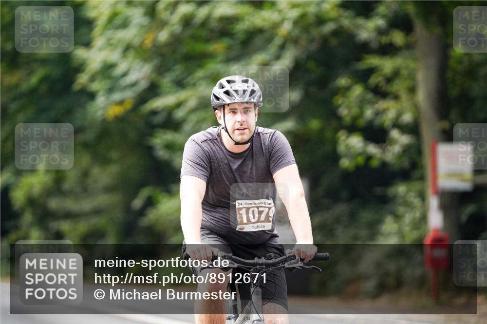 14.09.2025 - Stadtparktriathlon Michael Burmester http://msf.ph/oto/8912671 14.09.2025 11:41:39 Radfahren 930, 986, 1050, 1079 meine-sportfotos.de