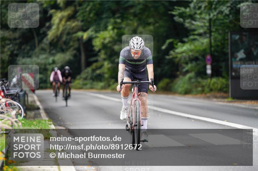 14.09.2025 - Stadtparktriathlon Michael Burmester http://msf.ph/oto/8912672 14.09.2025 11:41:44 Radfahren 930, 974, 1041, 1050, 1079 meine-sportfotos.de