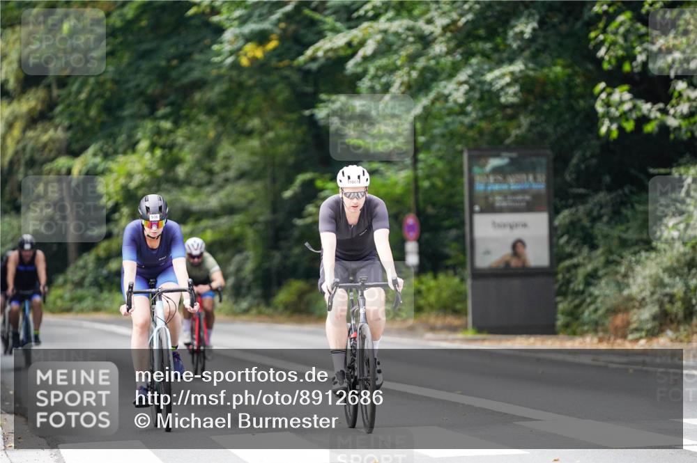 14.09.2025 - Stadtparktriathlon Michael Burmester http://msf.ph/oto/8912686 14.09.2025 11:42:03 Radfahren 936, 970, 980, 1015, 1061, 1068, 1082, 1121 meine-sportfotos.de