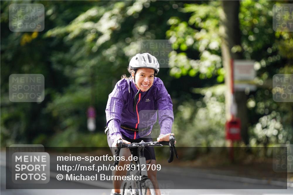 14.09.2025 - Stadtparktriathlon Michael Burmester http://msf.ph/oto/8912709 14.09.2025 11:42:30 Radfahren 934, 962, 979, 993, 1011, 1012, 1023, 1066, 1076, 1092 meine-sportfotos.de