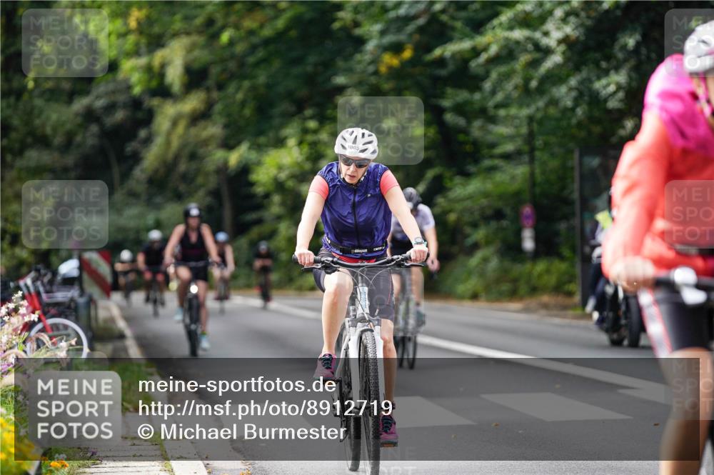 14.09.2025 - Stadtparktriathlon Michael Burmester http://msf.ph/oto/8912719 14.09.2025 11:42:39 Radfahren 993, 997, 1000, 1005, 1017, 1072, 1076, 1092, 1103, 1113 meine-sportfotos.de