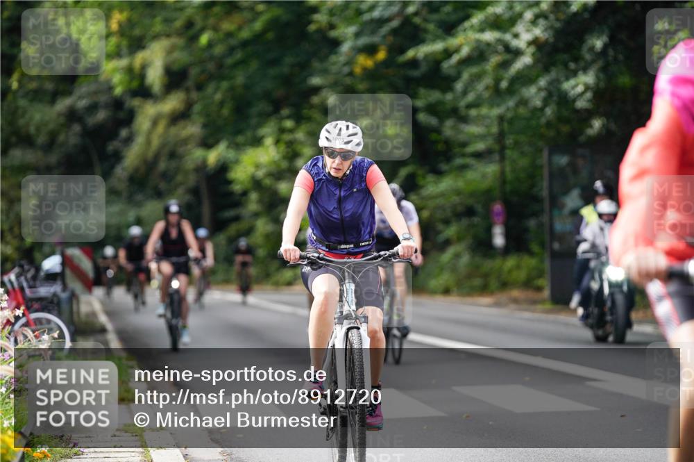 14.09.2025 - Stadtparktriathlon Michael Burmester http://msf.ph/oto/8912720 14.09.2025 11:42:39 Radfahren 993, 997, 1000, 1005, 1017, 1072, 1076, 1092, 1103, 1113 meine-sportfotos.de