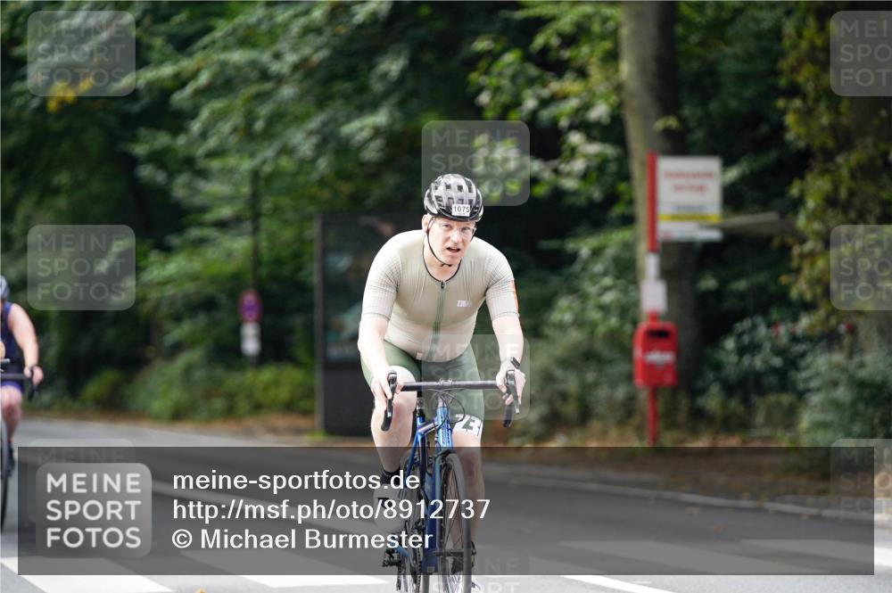 14.09.2025 - Stadtparktriathlon Michael Burmester http://msf.ph/oto/8912737 14.09.2025 11:42:51 Radfahren 824, 926, 990, 1000, 1017, 1029, 1055, 1072, 1075, 1094 meine-sportfotos.de