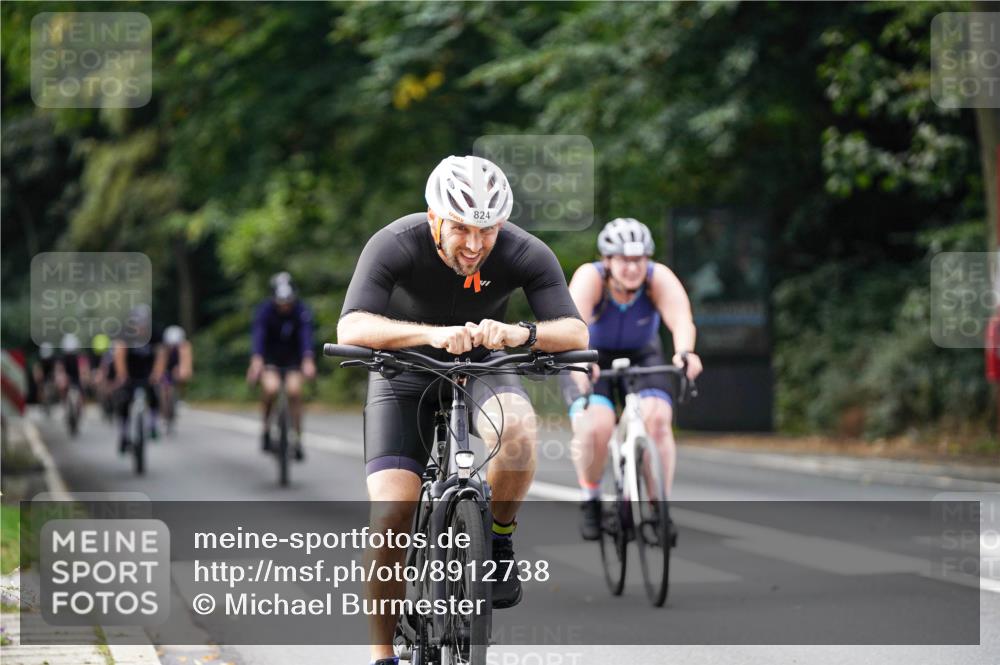 14.09.2025 - Stadtparktriathlon Michael Burmester http://msf.ph/oto/8912738 14.09.2025 11:42:53 Radfahren 824, 926, 941, 990, 1000, 1029, 1055, 1075, 1094, 1119 meine-sportfotos.de