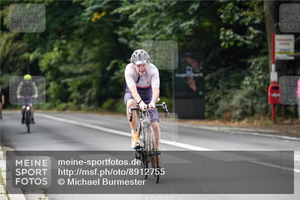 14.09.2025 - Stadtparktriathlon Michael Burmester http://msf.ph/oto/8912755 14.09.2025 11:43:17 Radfahren 946, 985, 1059, 1117 meine-sportfotos.de
