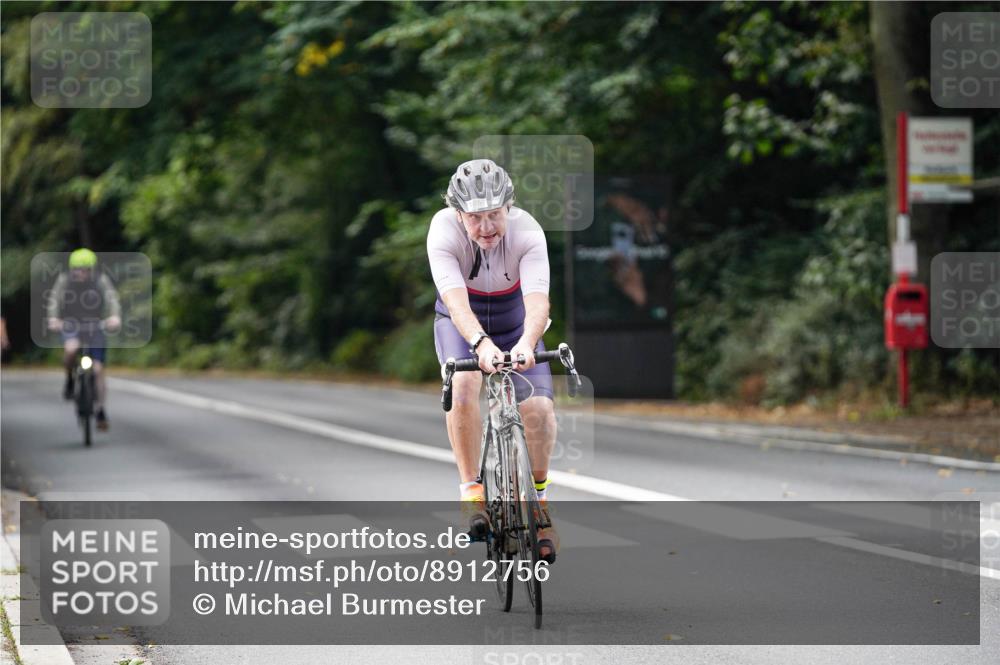 14.09.2025 - Stadtparktriathlon Michael Burmester http://msf.ph/oto/8912756 14.09.2025 11:43:17 Radfahren 946, 985, 1059, 1117 meine-sportfotos.de