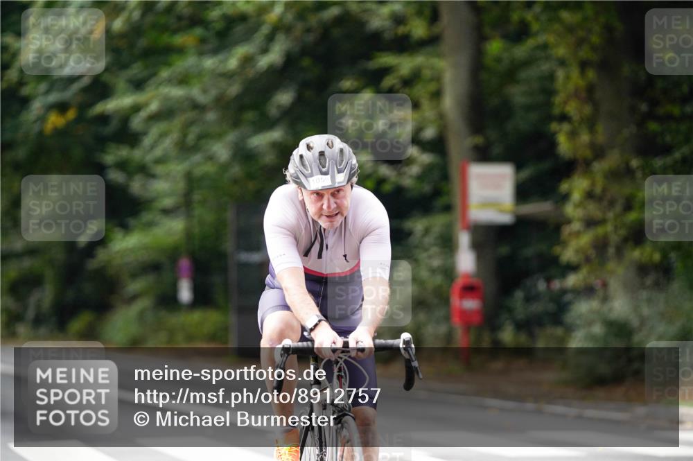 14.09.2025 - Stadtparktriathlon Michael Burmester http://msf.ph/oto/8912757 14.09.2025 11:43:18 Radfahren 946, 985, 1059, 1117 meine-sportfotos.de
