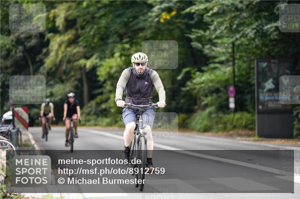 14.09.2025 - Stadtparktriathlon Michael Burmester http://msf.ph/oto/8912759 14.09.2025 11:43:21 Radfahren 946, 961, 985, 1059, 1117 meine-sportfotos.de