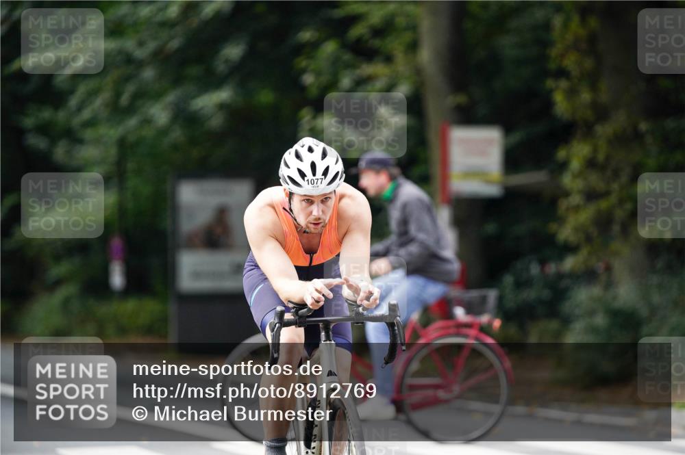 14.09.2025 - Stadtparktriathlon Michael Burmester http://msf.ph/oto/8912769 14.09.2025 11:43:30 Radfahren 947, 961, 985, 1077 meine-sportfotos.de