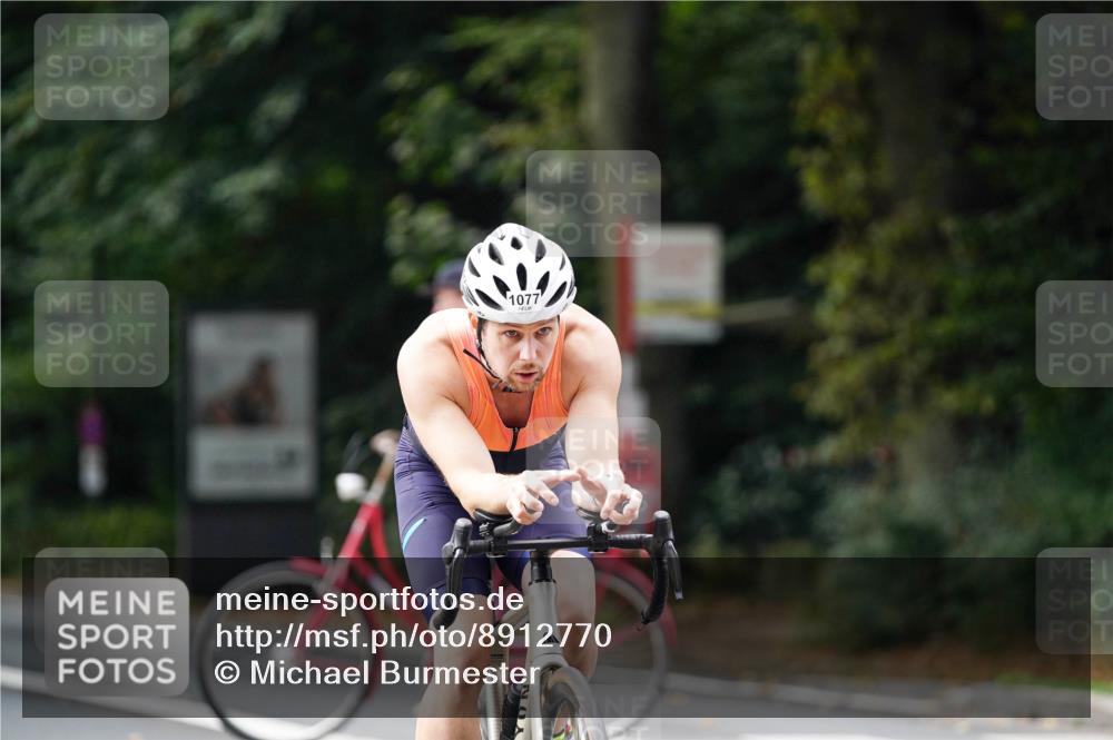 14.09.2025 - Stadtparktriathlon Michael Burmester http://msf.ph/oto/8912770 14.09.2025 11:43:30 Radfahren 947, 961, 985, 1077 meine-sportfotos.de