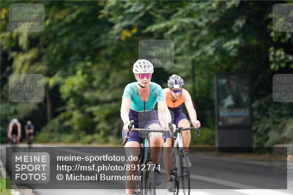 14.09.2025 - Stadtparktriathlon Michael Burmester http://msf.ph/oto/8912771 14.09.2025 11:43:37 Radfahren 947, 1097, 1109 meine-sportfotos.de