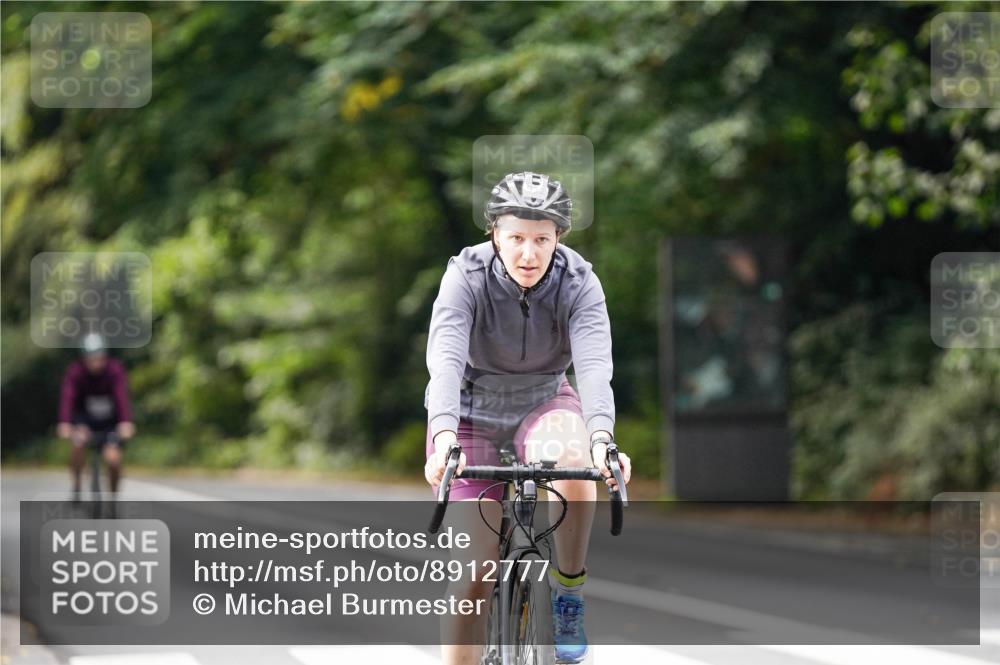 14.09.2025 - Stadtparktriathlon Michael Burmester http://msf.ph/oto/8912777 14.09.2025 11:43:47 Radfahren 932, 1081, 1097, 1112 meine-sportfotos.de