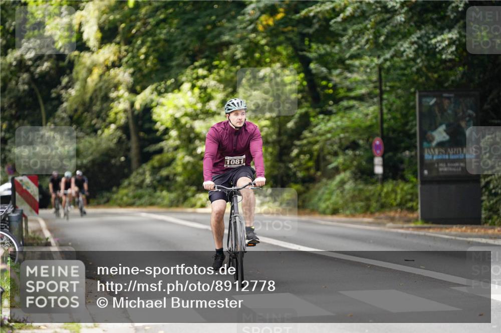 14.09.2025 - Stadtparktriathlon Michael Burmester http://msf.ph/oto/8912778 14.09.2025 11:43:50 Radfahren 932, 1081, 1097, 1112 meine-sportfotos.de