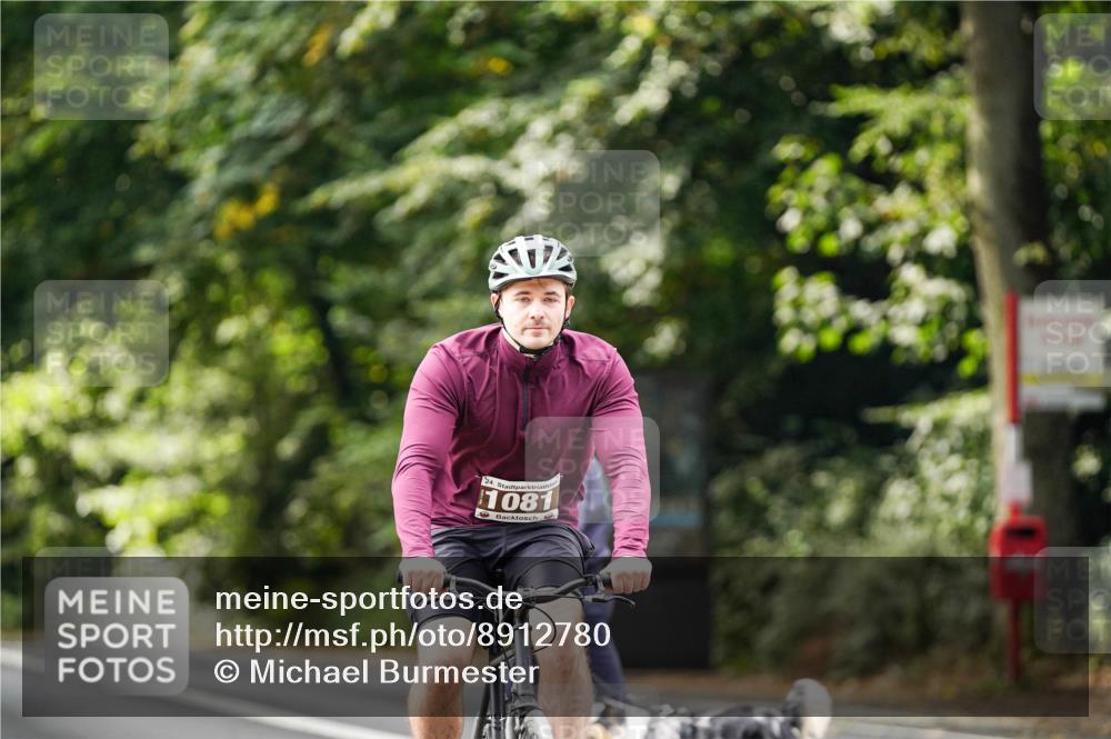 14.09.2025 - Stadtparktriathlon Michael Burmester http://msf.ph/oto/8912780 14.09.2025 11:43:52 Radfahren 932, 1081, 1112 meine-sportfotos.de