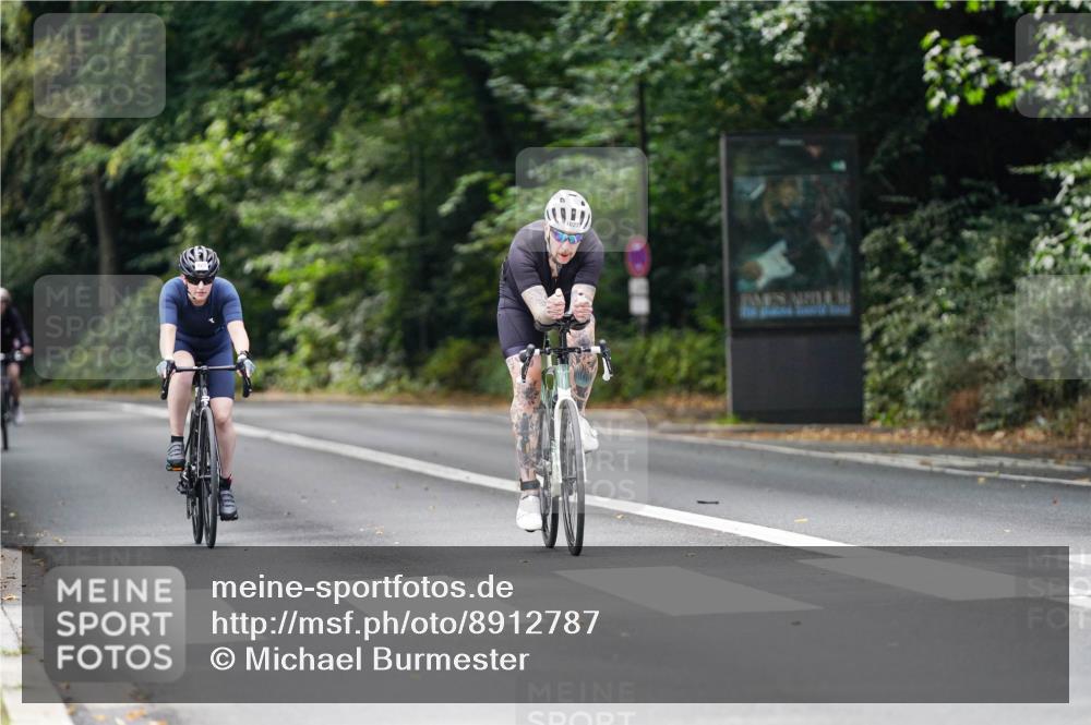 14.09.2025 - Stadtparktriathlon Michael Burmester http://msf.ph/oto/8912787 14.09.2025 11:44:07 Radfahren 925, 996, 1020, 1027, 1083, 1101 meine-sportfotos.de