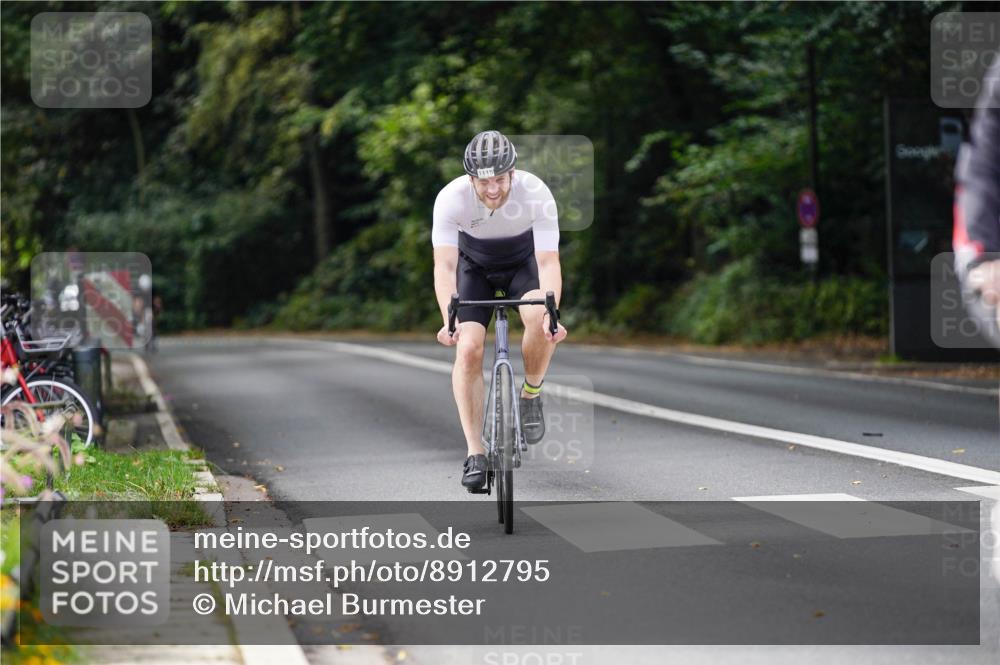 14.09.2025 - Stadtparktriathlon Michael Burmester http://msf.ph/oto/8912795 14.09.2025 11:44:14 Radfahren 925, 996, 1027, 1115 meine-sportfotos.de